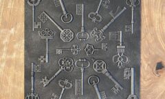 Чугунная плитка «Ключи 3»