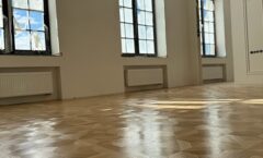 Нанесение лакового покрытия в 2 слоя с промежуточной шлифовкой