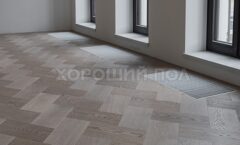 Паркет елка COSWICK Французская елка (60°) Дуб Пастель рустикальная (Pastel Rustic) Оттенки серого (Grеy Shadow collection) Масло шелковое 1 Коммон Итальянская елка 1192-3247-20